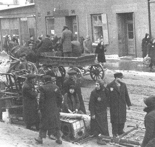Jews relocate to the Baluty section of Lodz